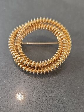 MCM Modernist Gold-Tone Coiled Spiral Wreath Brooch - Elegant Women's Jewelry